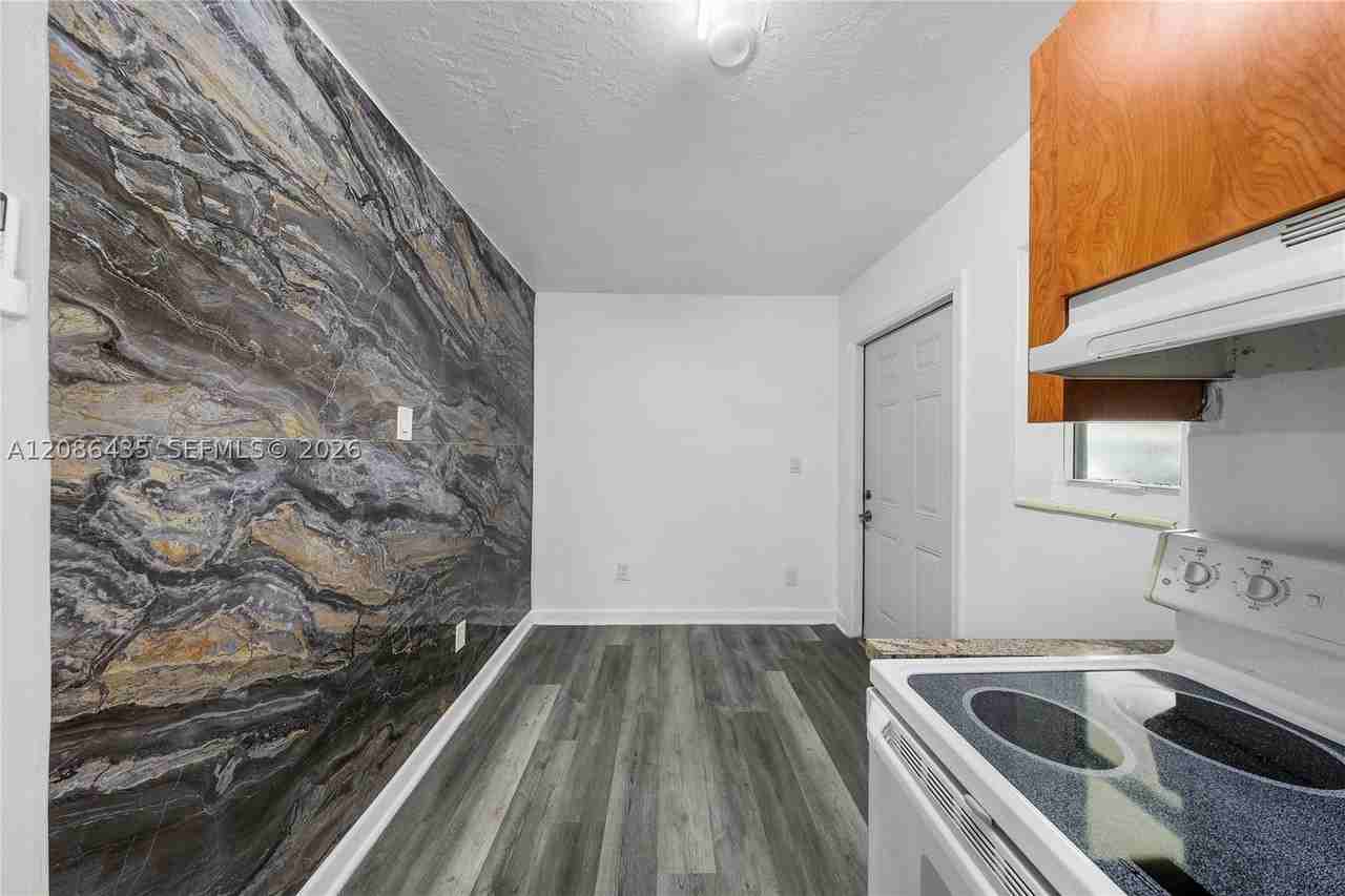 6224 Miramar Pkwy #10 - Photo 2 of 9