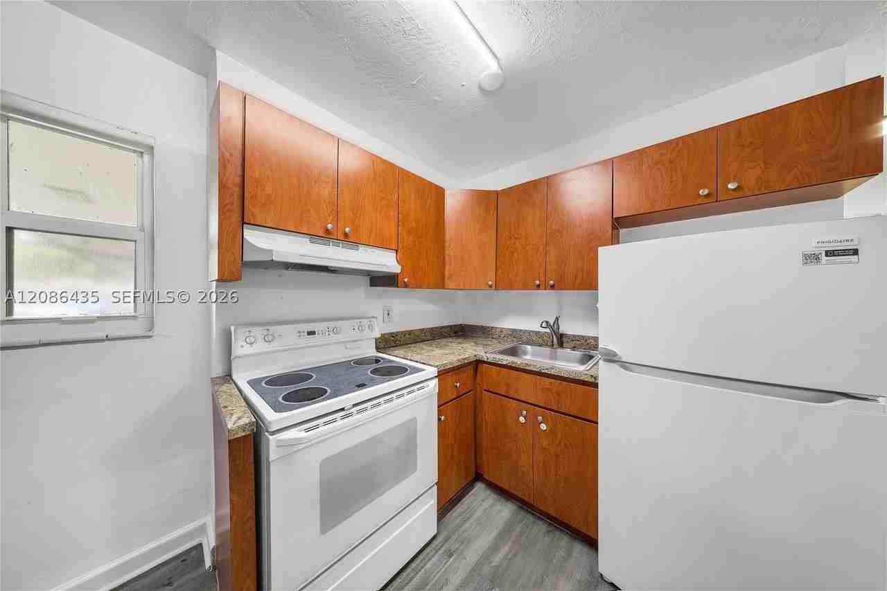 6224 Miramar Pkwy #10 - Photo 3 of 9