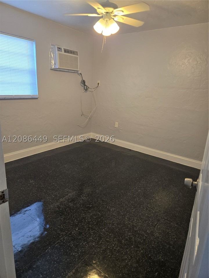 825 Nw 70th St #14 - Photo 3 of 6