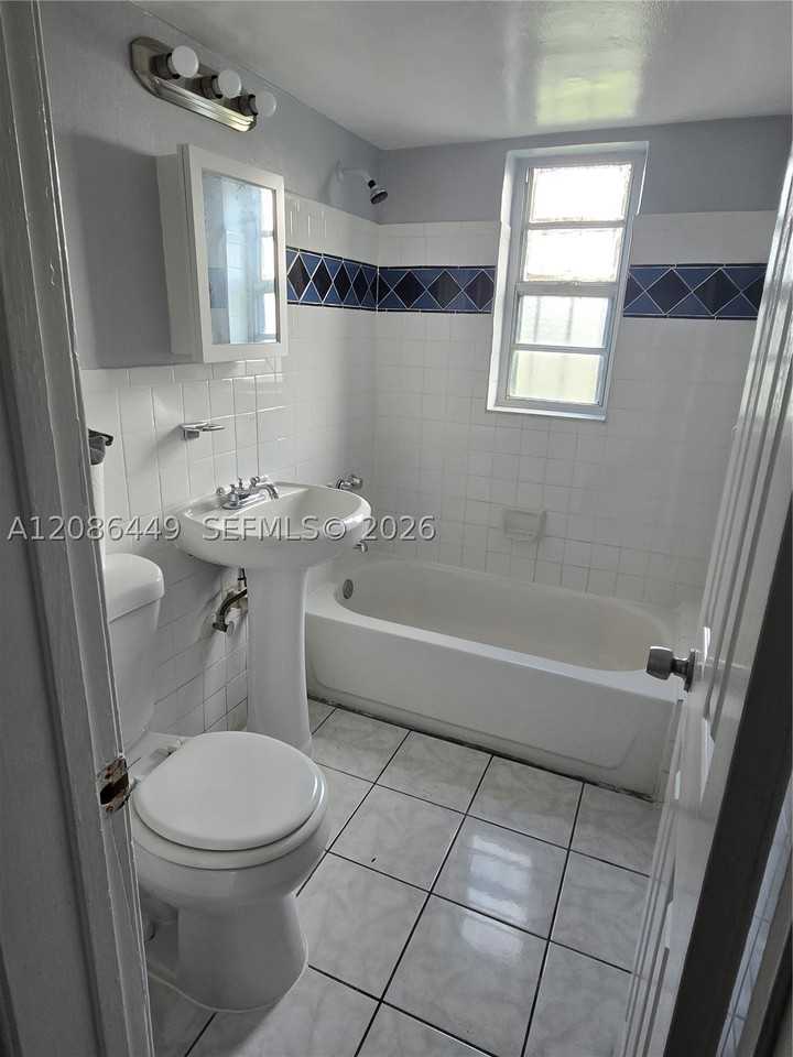 825 Nw 70th St #14 - Photo 5 of 6