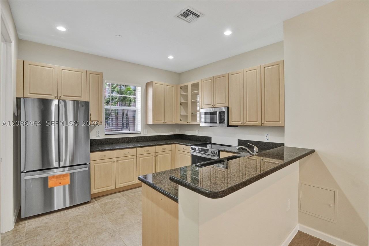 1033 Ne 17th Way #1804