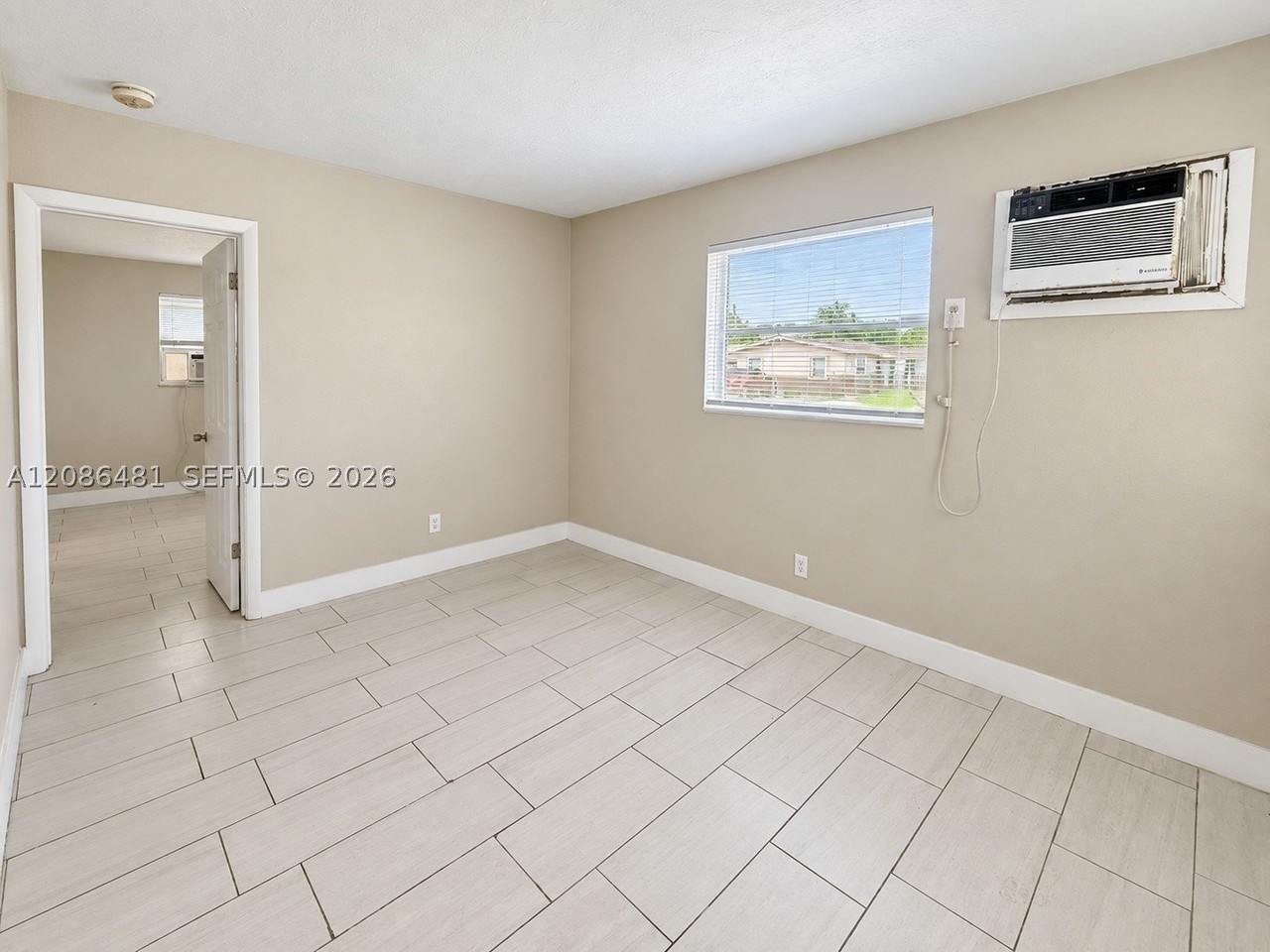 3639 Sw 13th Ct #1 - Photo 4 of 12