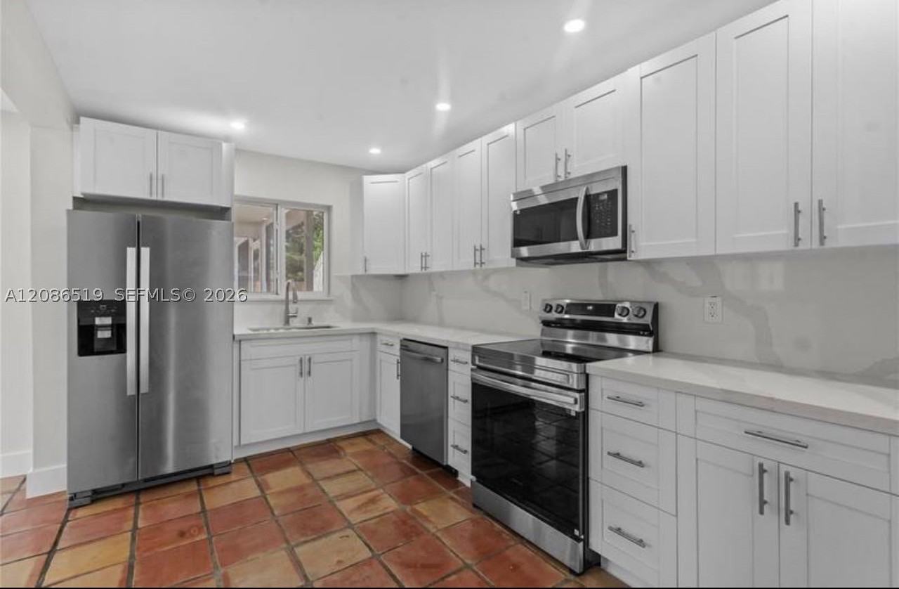 211 Nw 51st St - Photo 4 of 13