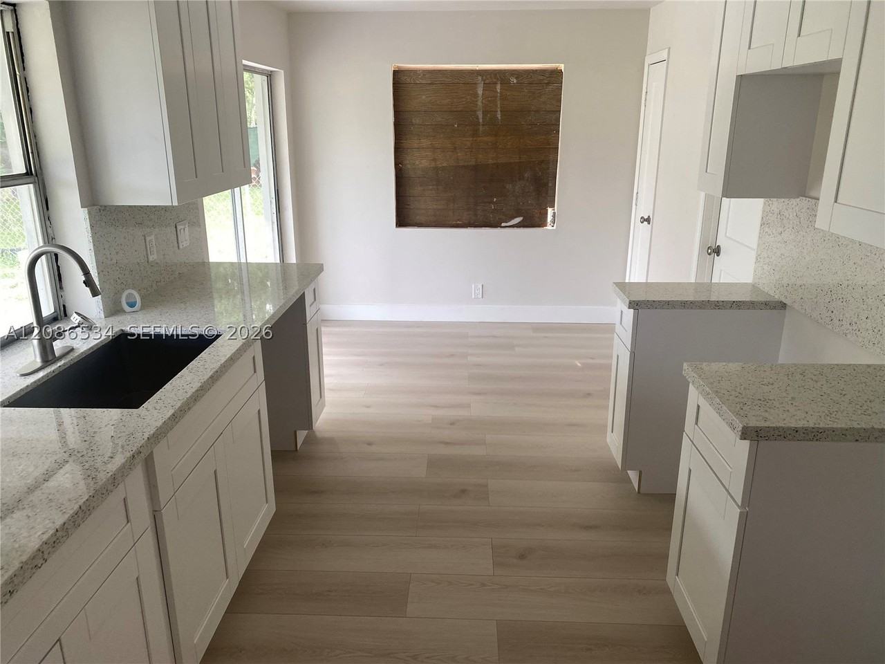 5010 Nw 22nd St - Photo 5 of 11