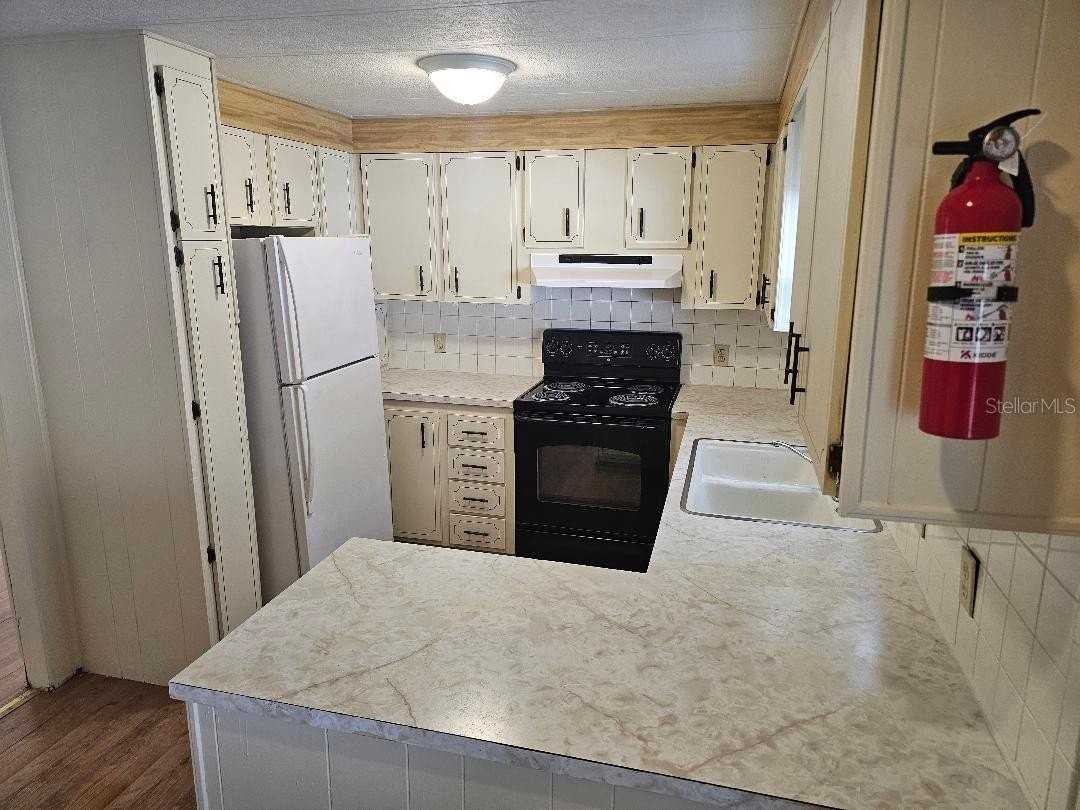 711 51st Avenue Plz W - Photo 2 of 13