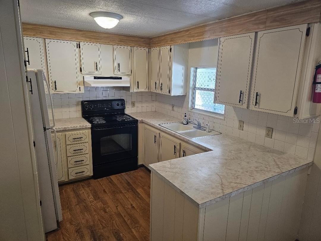 711 51st Avenue Plz W - Photo 3 of 13