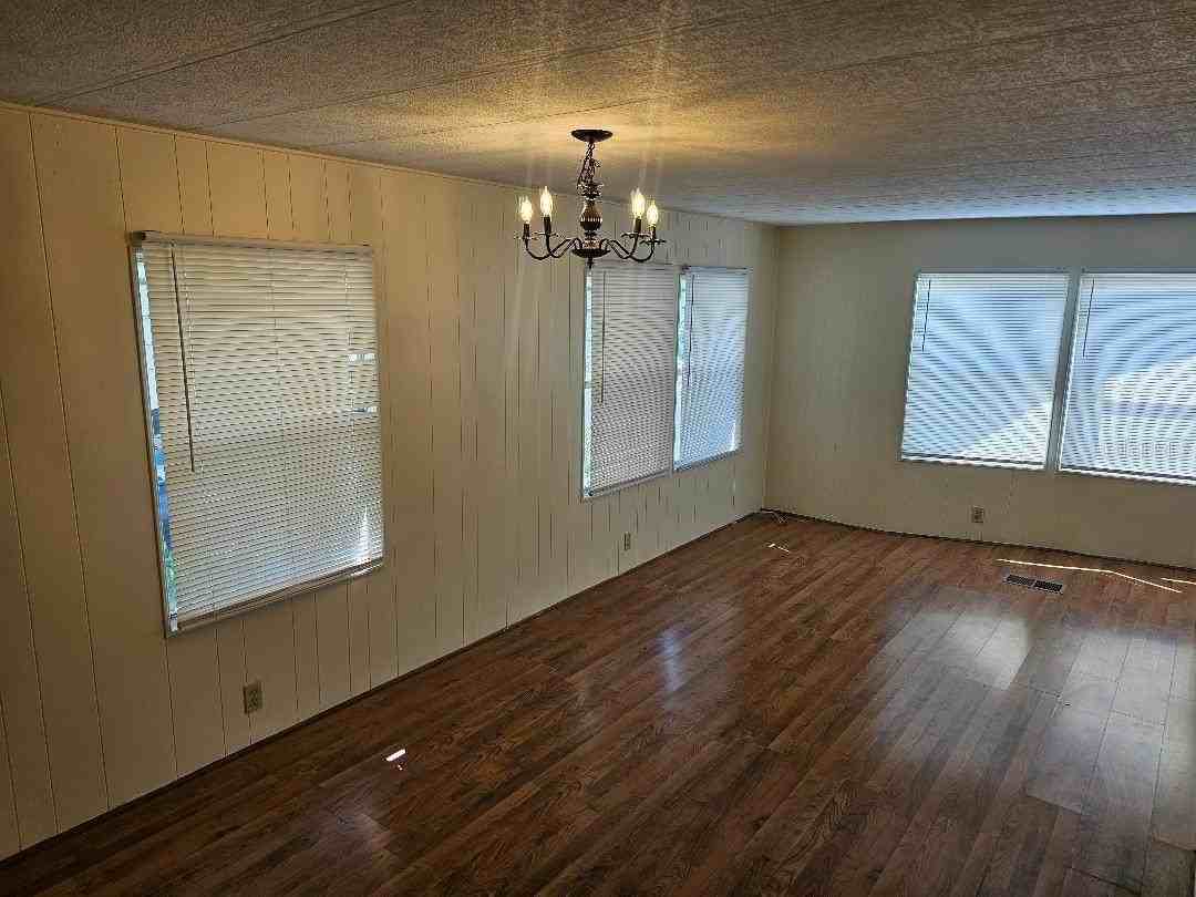 711 51st Avenue Plz W - Photo 4 of 13