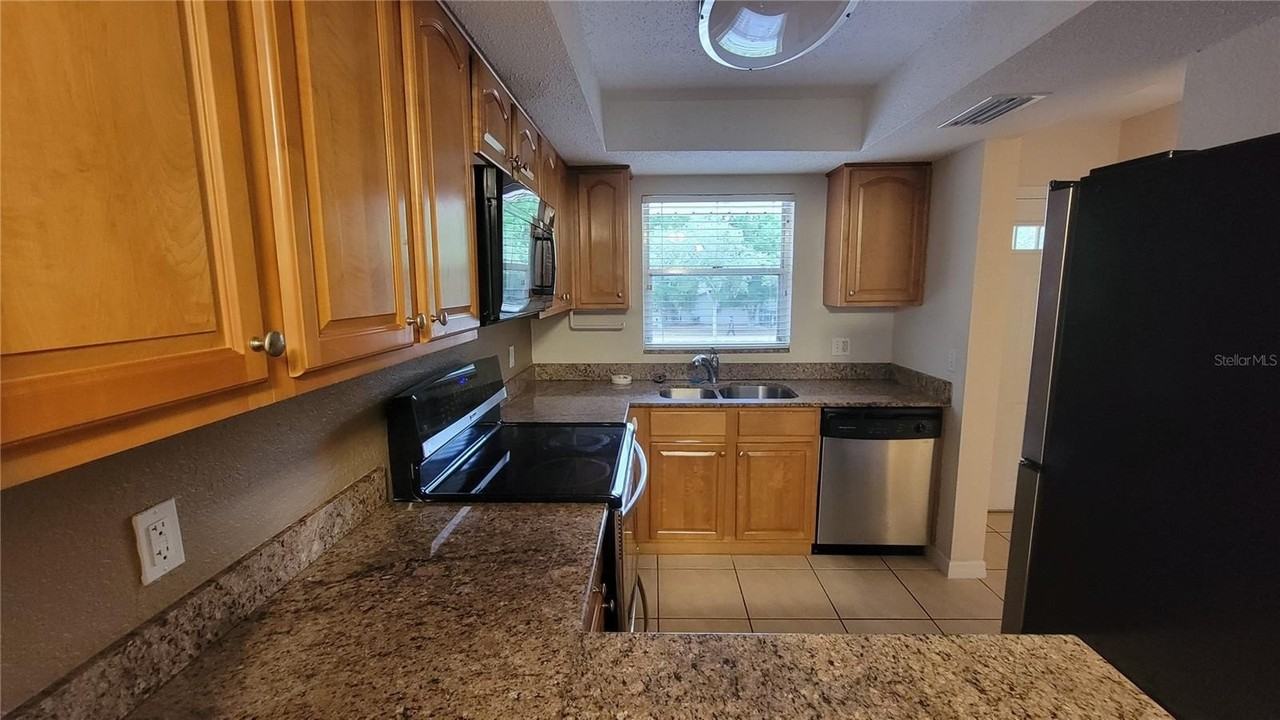 960 La Costa Cir #2 - Photo 5 of 17