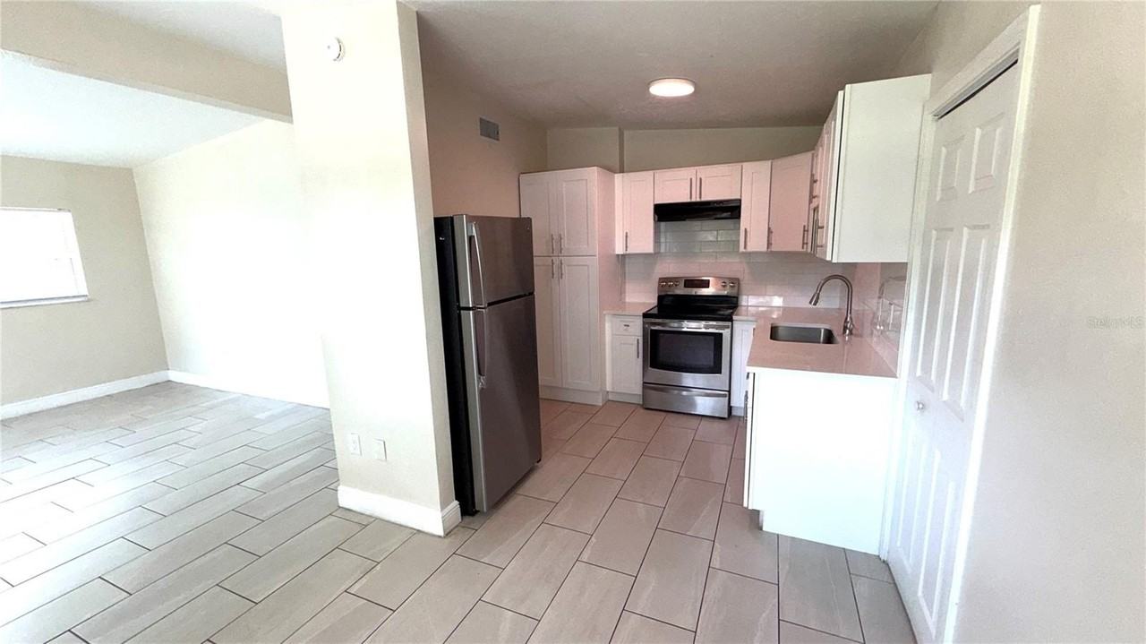 1425 Hester Dr - Photo 3 of 21