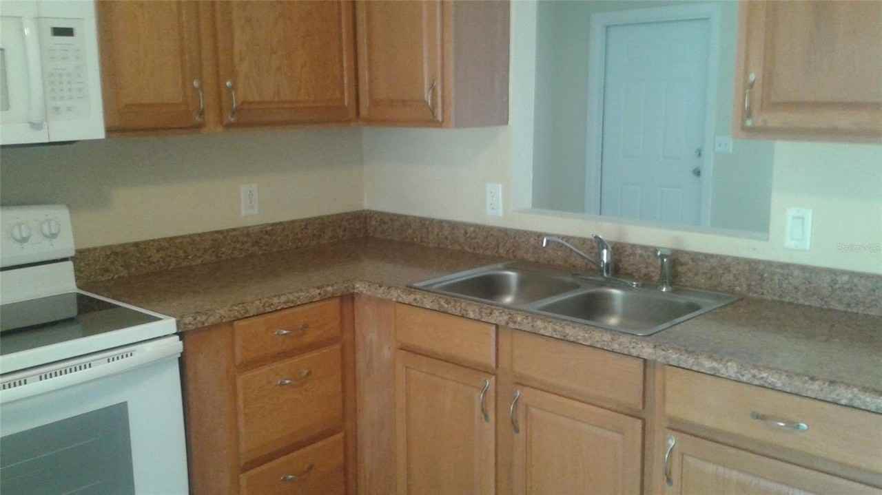 410 N Hill Ave - Photo 7 of 14