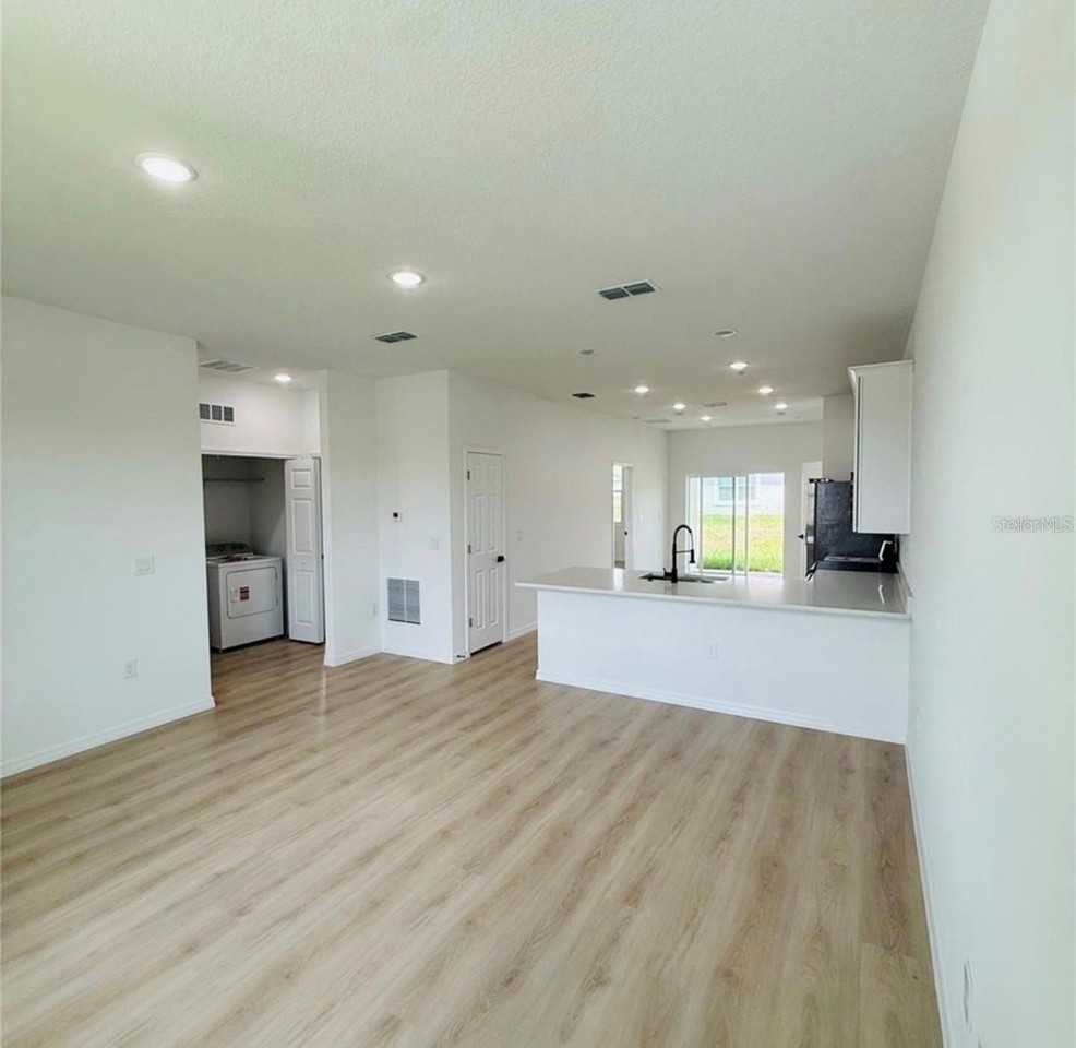 646 Desmoines Ct - Photo 3 of 16