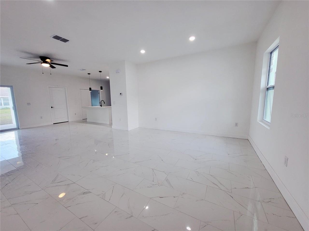 1098 Hammacher Ave Sw - Photo 3 of 15