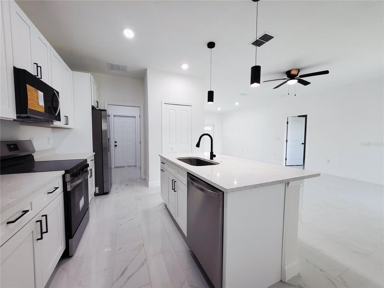 1098 Hammacher Ave Sw - Photo 7 of 15