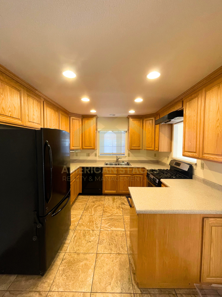 123 N N St #A - Photo 7 of 33
