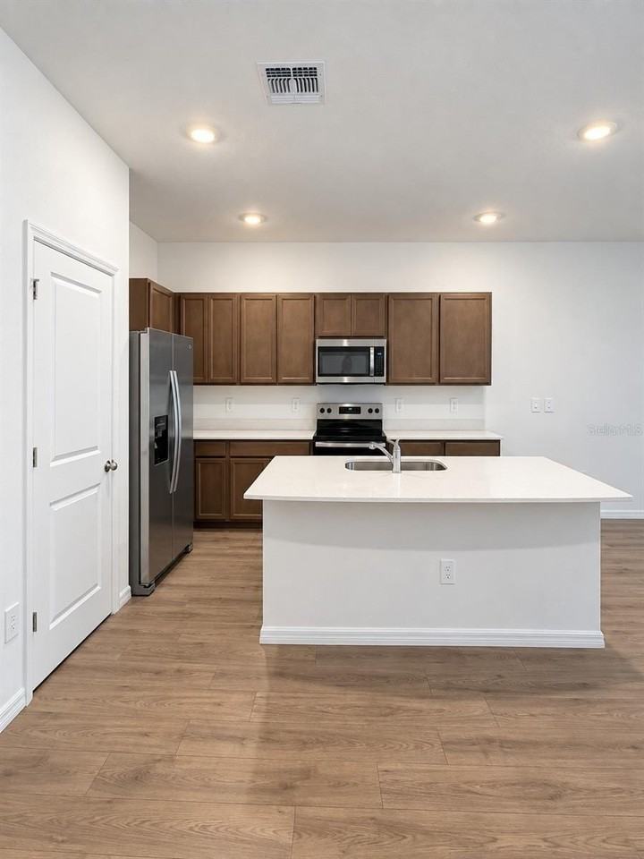 17621 Spanish Oak Loop - Photo 2 of 13