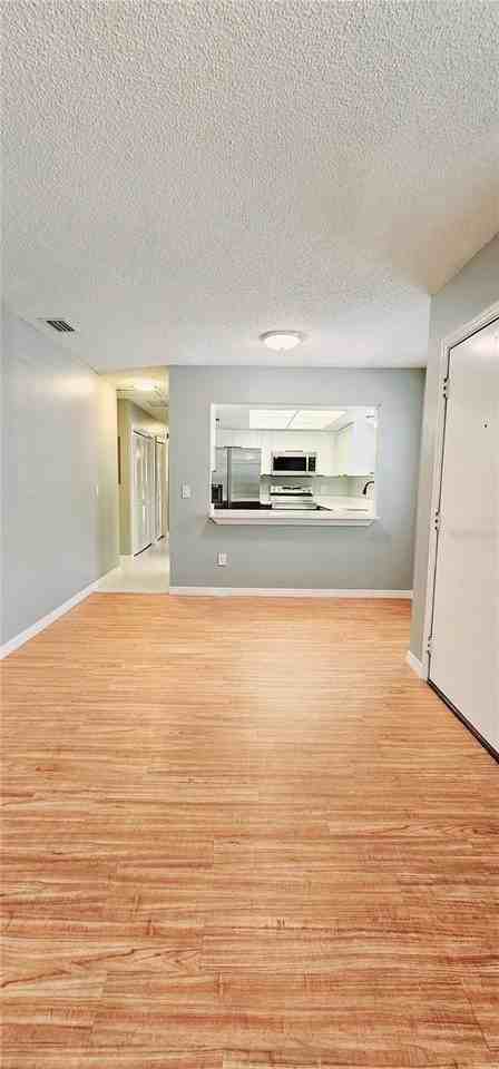317 Pleasant St - Photo 3 of 28