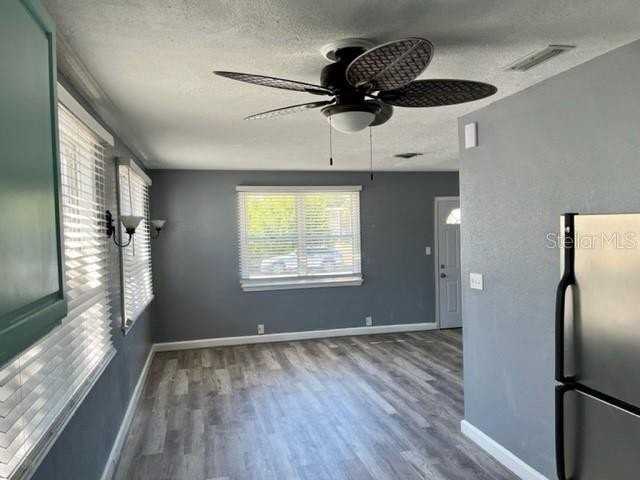 2720 Edwards Ave S - Photo 6 of 22