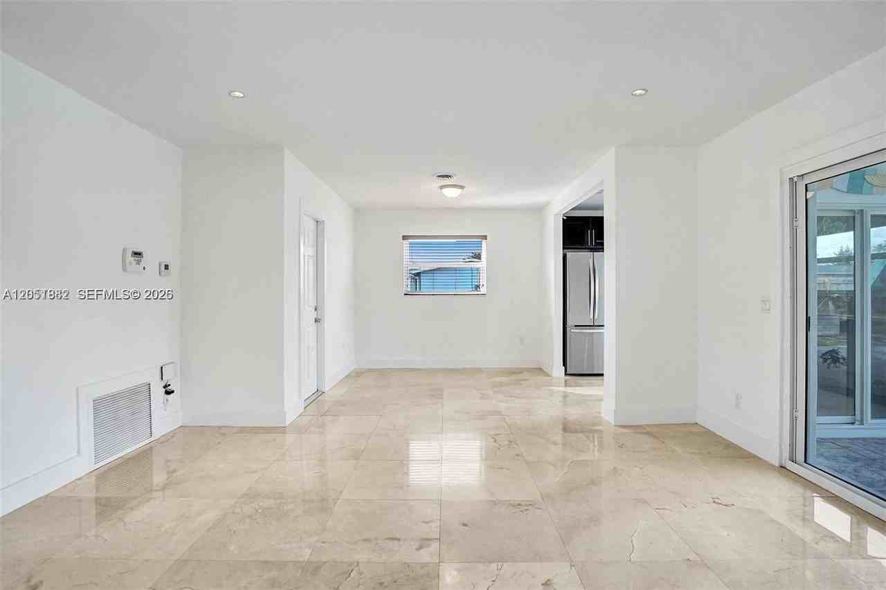 4519 W Park Rd - Photo 6 of 8