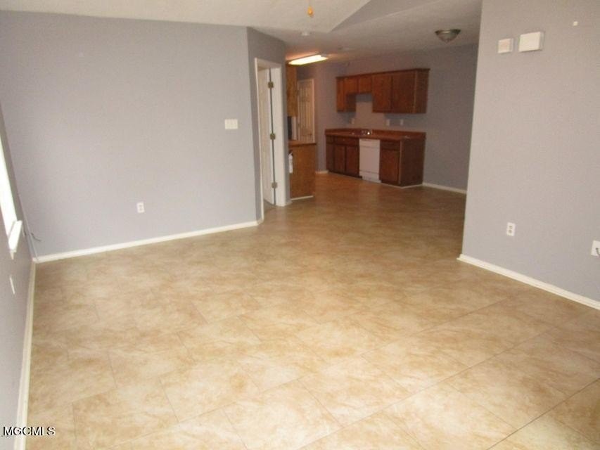 13190 Warren Dr - Photo 4 of 12