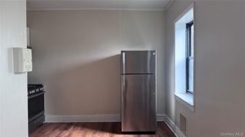 featured image of 120 Stonelea Pl #4G