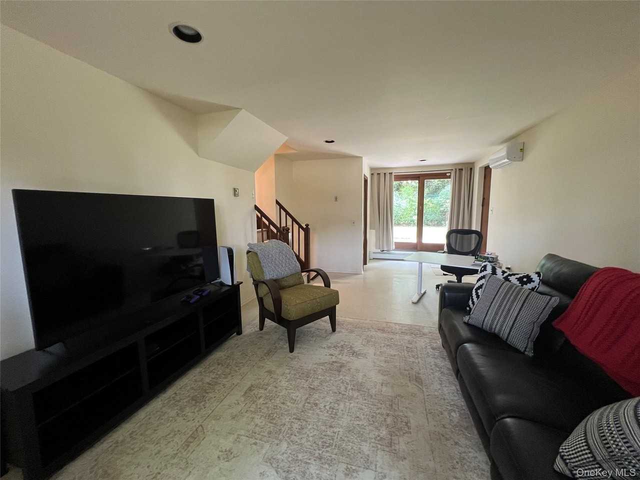140 Hayes St - Photo 7 of 15