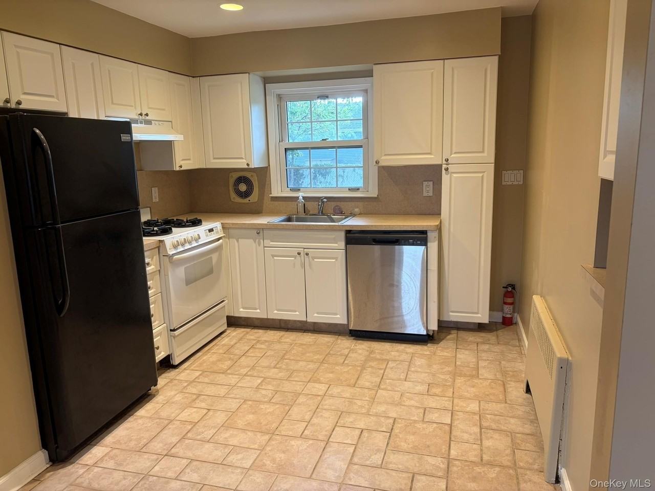 243 Lee Ave - Photo 3 of 8
