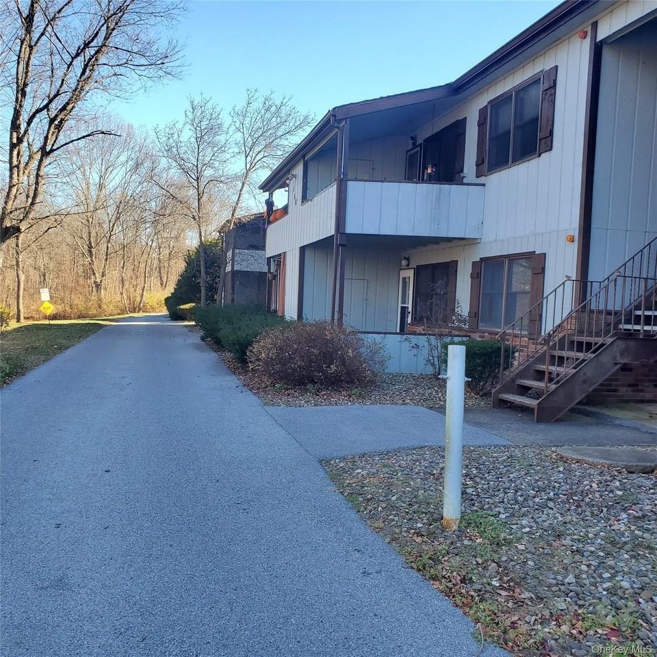 160 West Rd #C29 - Photo 2 of 8