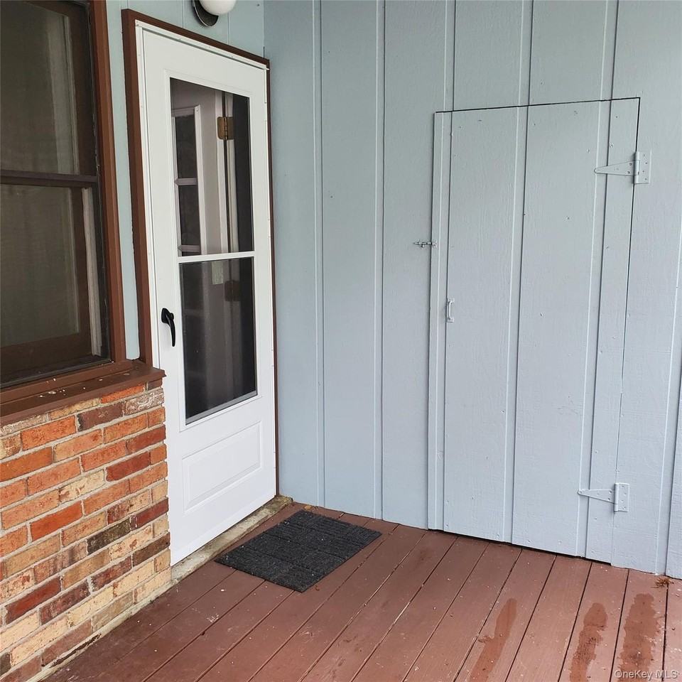 160 West Rd #C29 - Photo 3 of 8
