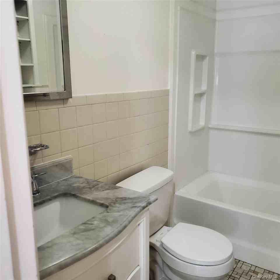 160 West Rd #C29 - Photo 6 of 8