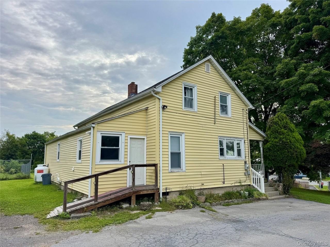 47 Maples Ln - Photo 2 of 12