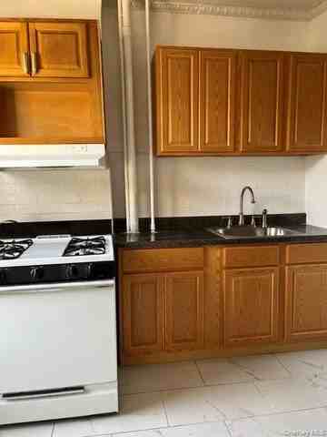 270 Sumpter St #2 - Photo 4 of 8