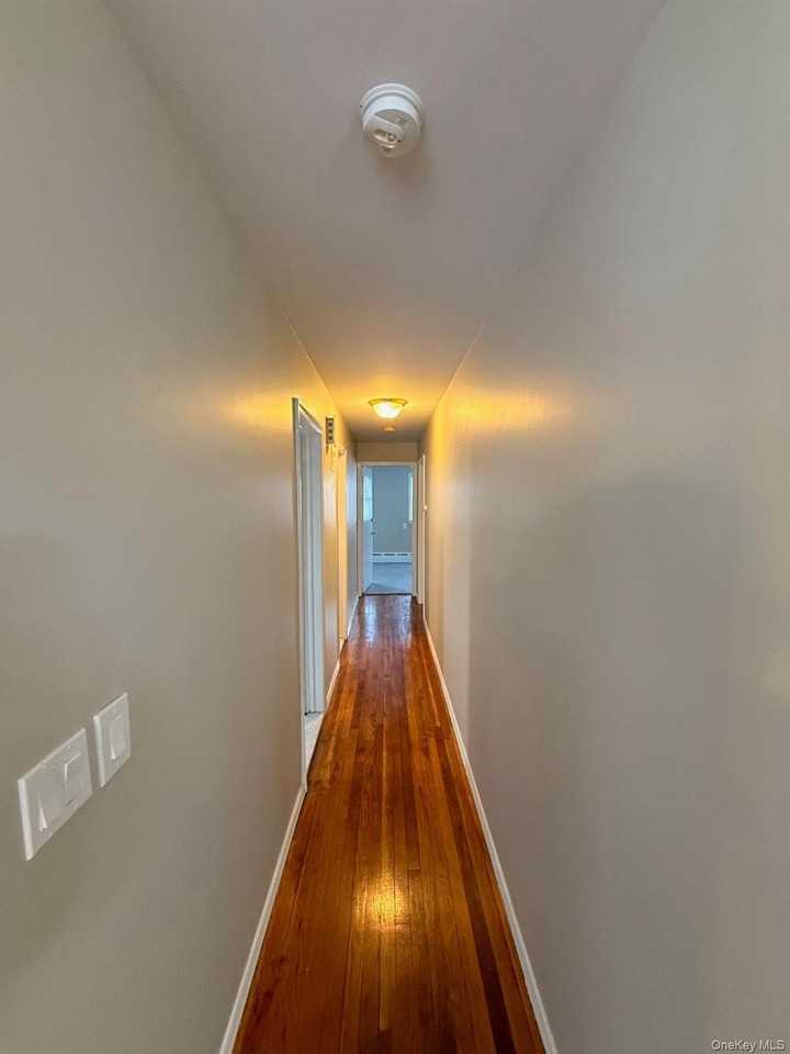 112 N Columbus Ave - Photo 3 of 8