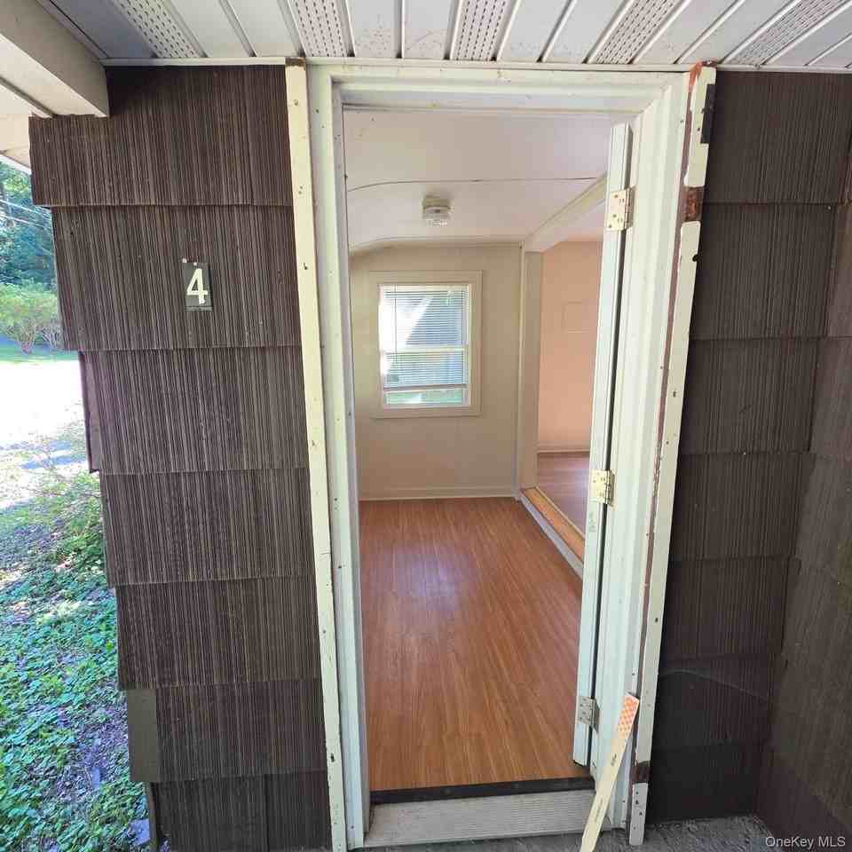 4 Storybrook Ln W - Photo 2 of 7