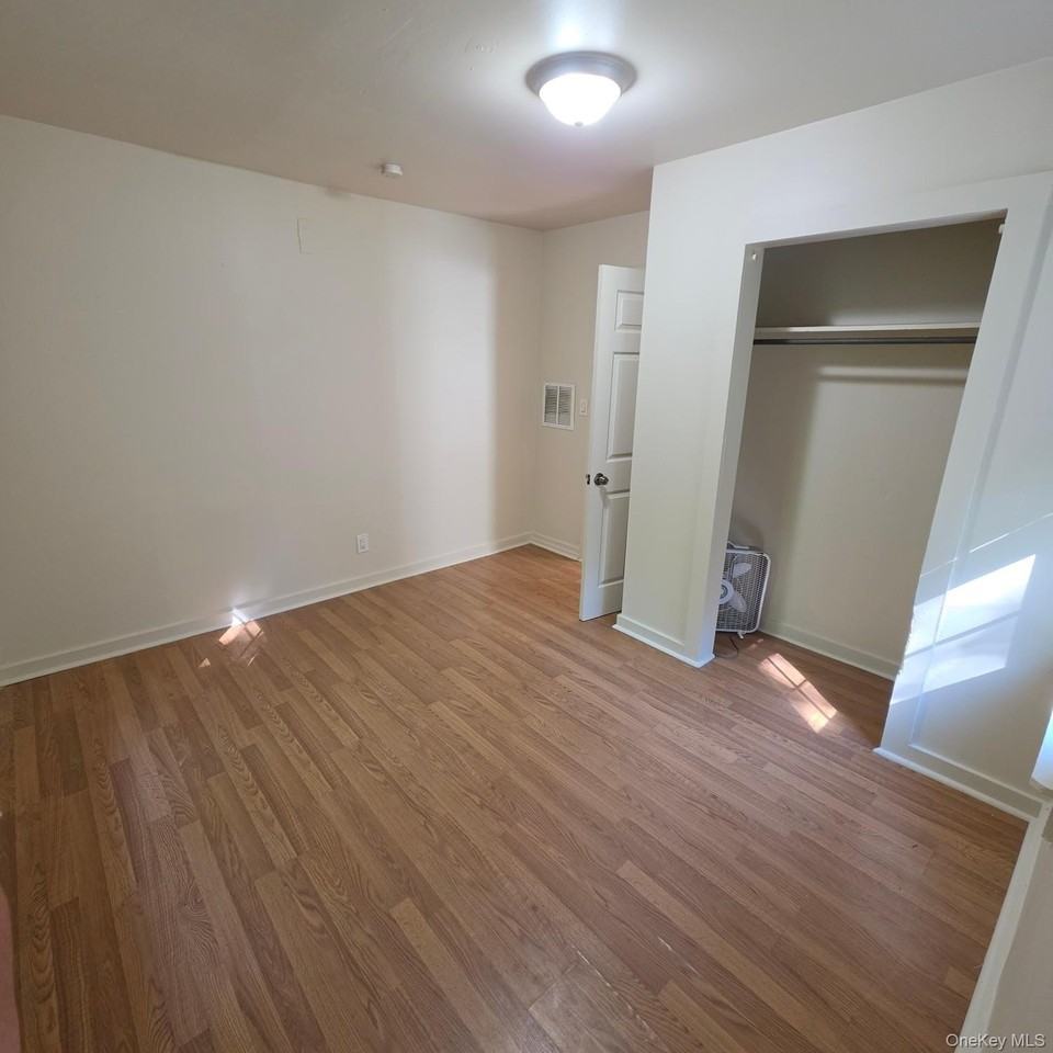 4 Storybrook Ln W - Photo 5 of 7