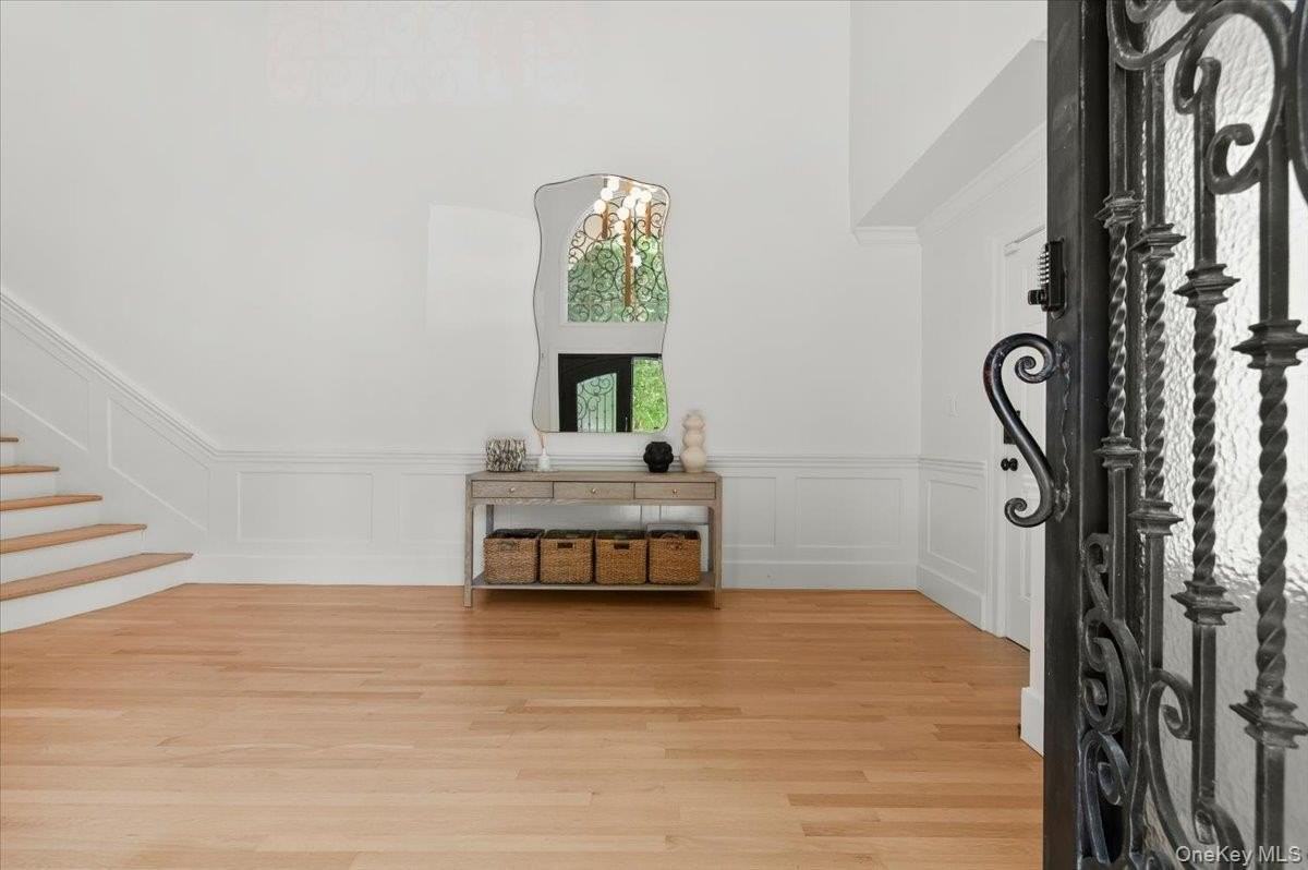 111 Barrett Rd - Photo 2 of 32