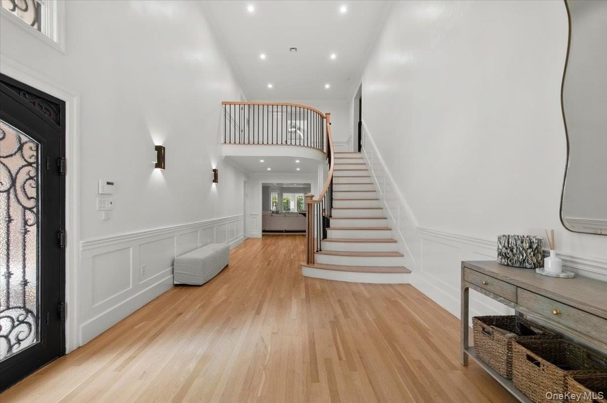 111 Barrett Rd - Photo 3 of 32