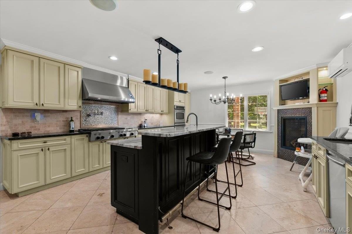 111 Barrett Rd - Photo 4 of 32