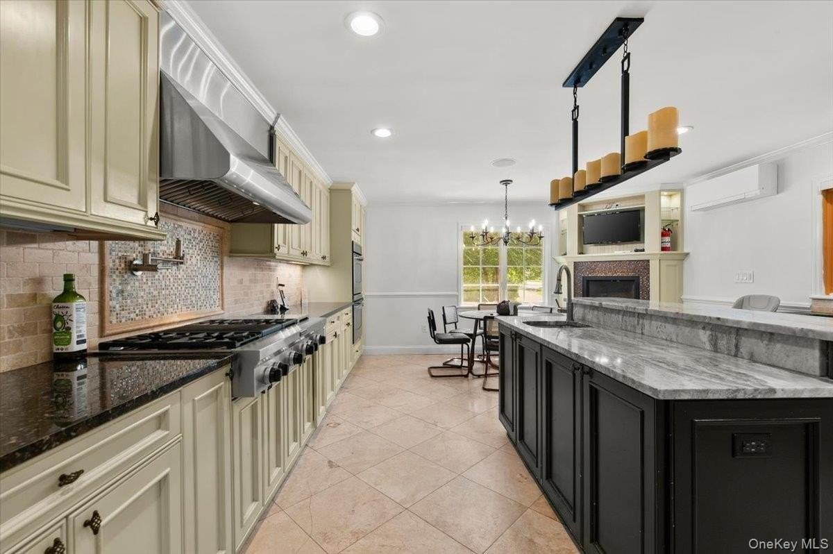 111 Barrett Rd - Photo 5 of 32