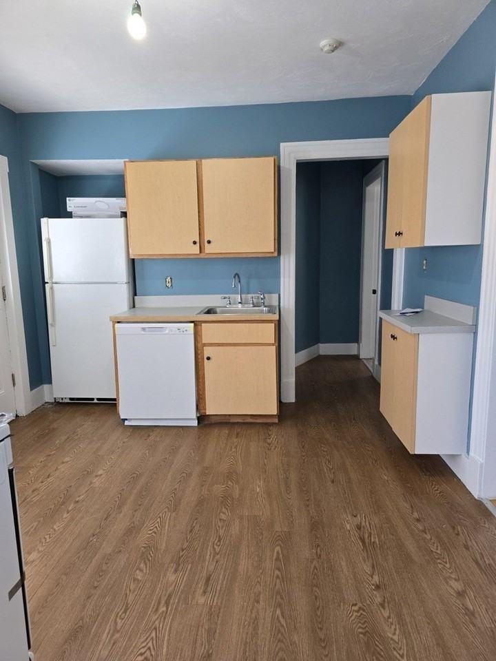 208 Pine St #208F - Photo 4 of 10