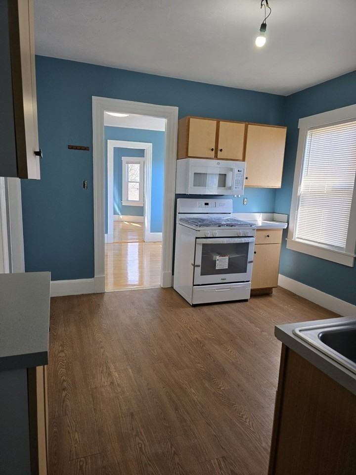 208 Pine St #208F - Photo 5 of 10