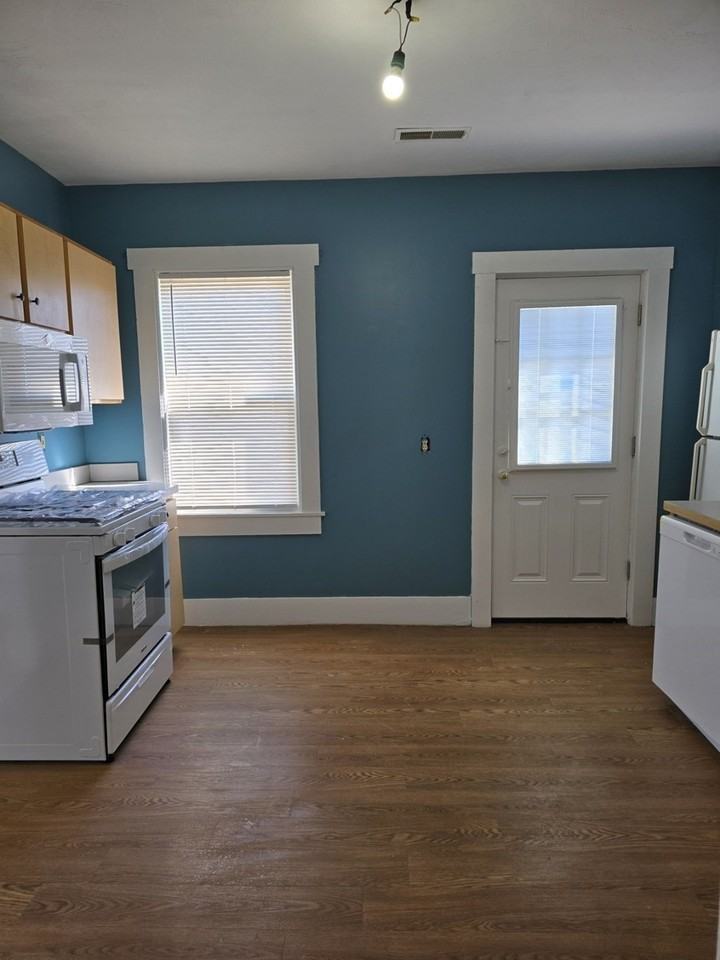 208 Pine St #208F - Photo 6 of 10