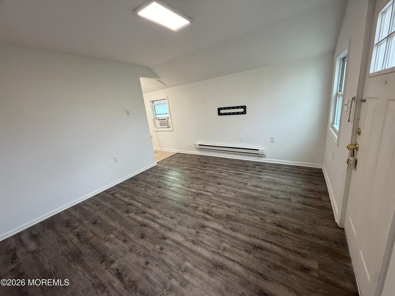 195 Bay Ave - Photo 4 of 17