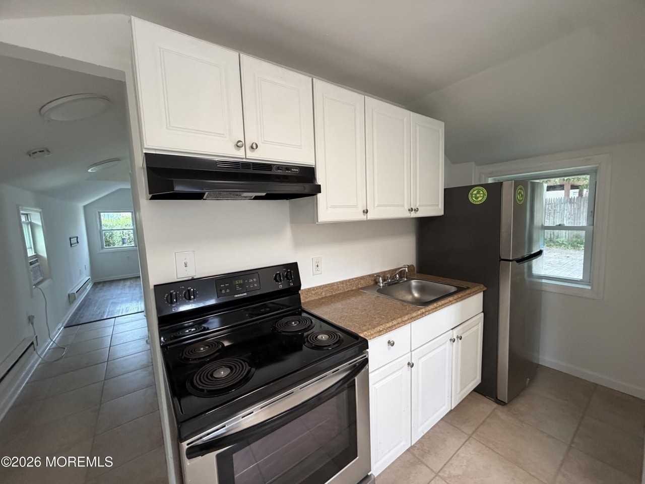 195 Bay Ave - Photo 7 of 17