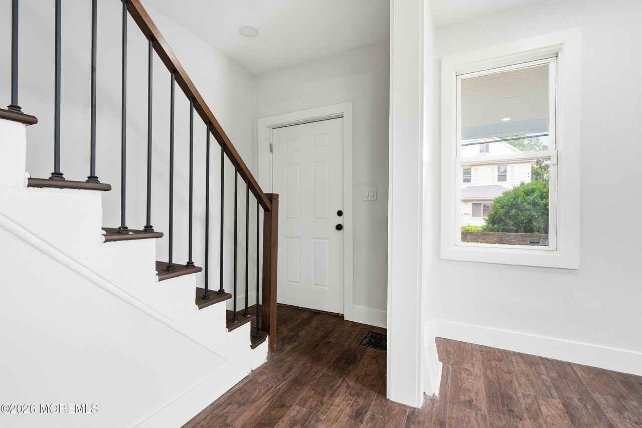 236 Seaview Ave - Photo 2 of 33