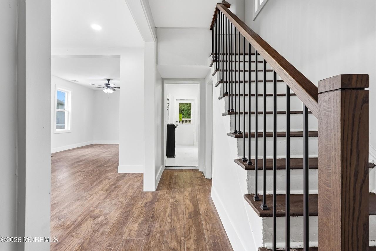 236 Seaview Ave - Photo 7 of 33