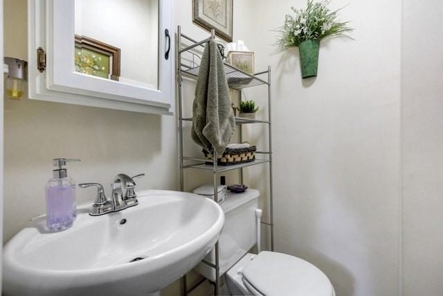 223 Ellen St - Photo 7 of 18