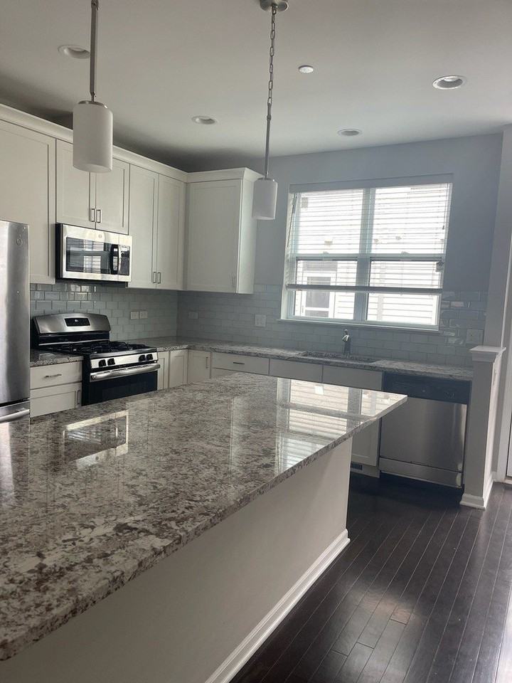948 Madison St #3-2 - Photo 2 of 6