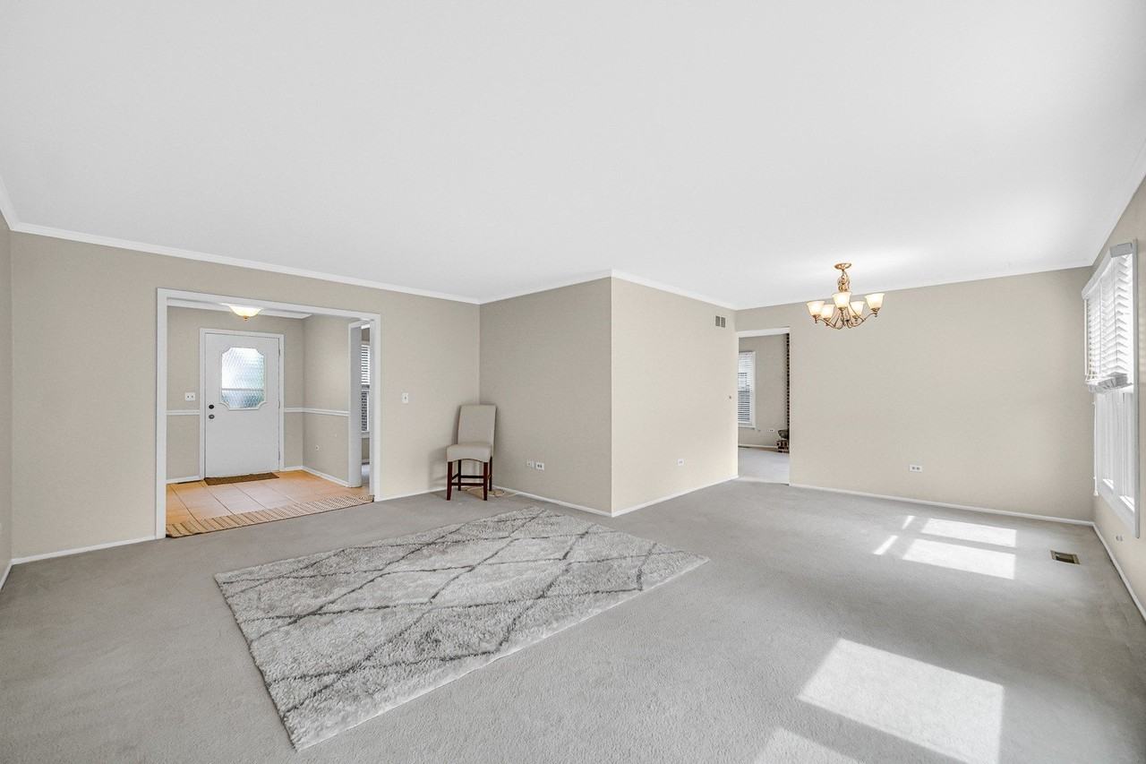 1550 Jasper Dr - Photo 5 of 22