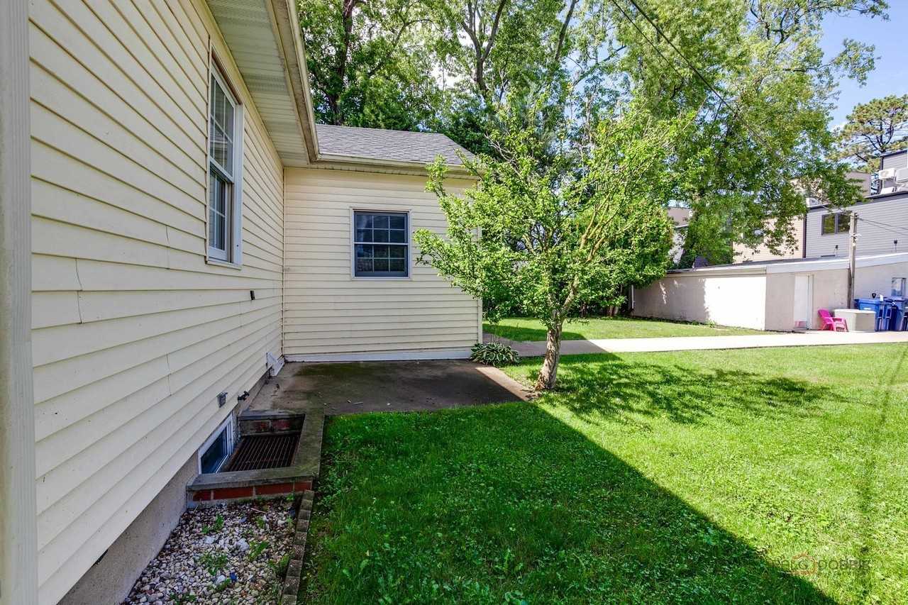 47 Prairie Ave #REAR - Photo 4 of 17