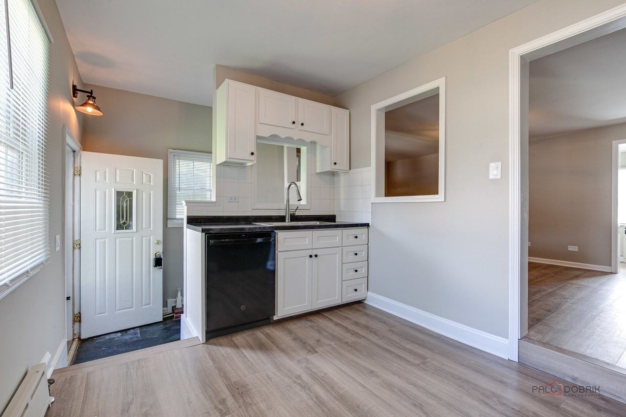 47 Prairie Ave #REAR - Photo 5 of 17